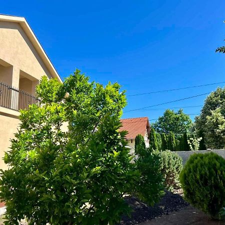 Zsuzsa Apartman Hajdúszoboszló Exteriör bild