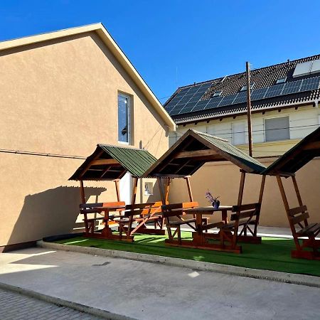 Zsuzsa Apartman Hajdúszoboszló Exteriör bild