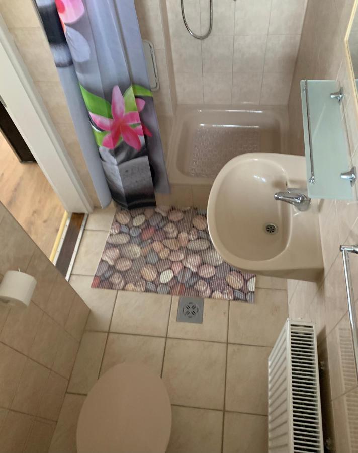 Zsuzsa Apartman Hajdúszoboszló Exteriör bild