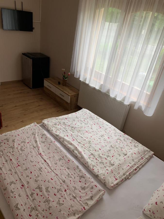 Zsuzsa Apartman Hajdúszoboszló Exteriör bild