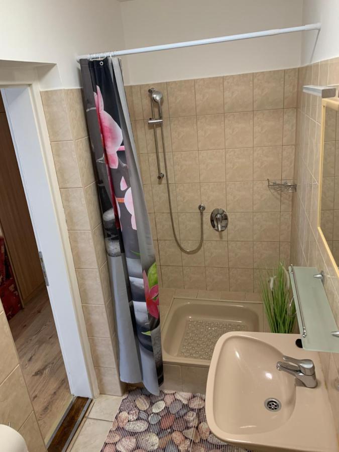 Zsuzsa Apartman Hajdúszoboszló Exteriör bild