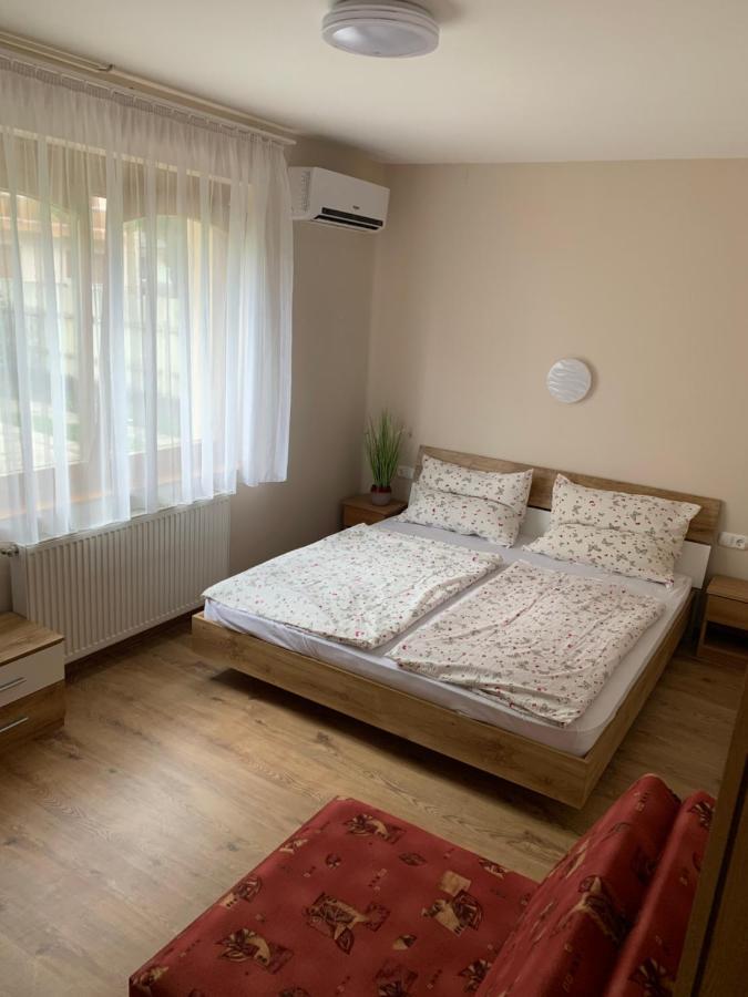 Zsuzsa Apartman Hajdúszoboszló Exteriör bild