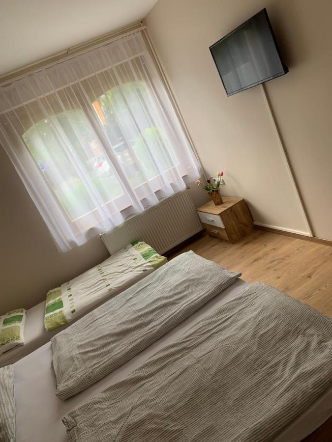 Zsuzsa Apartman Hajdúszoboszló Exteriör bild