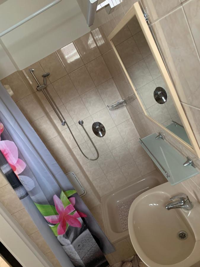 Zsuzsa Apartman Hajdúszoboszló Exteriör bild