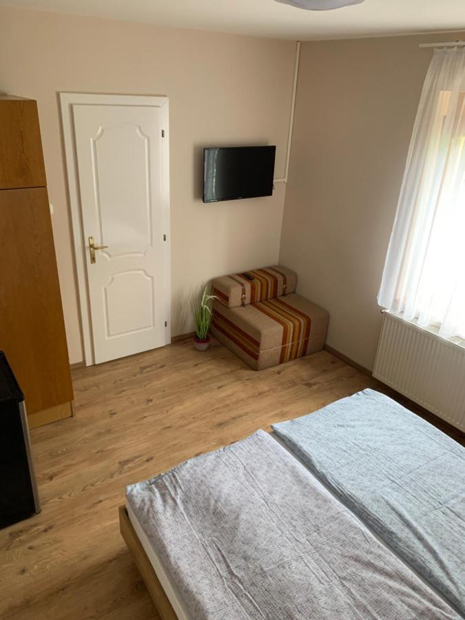 Zsuzsa Apartman Hajdúszoboszló Exteriör bild
