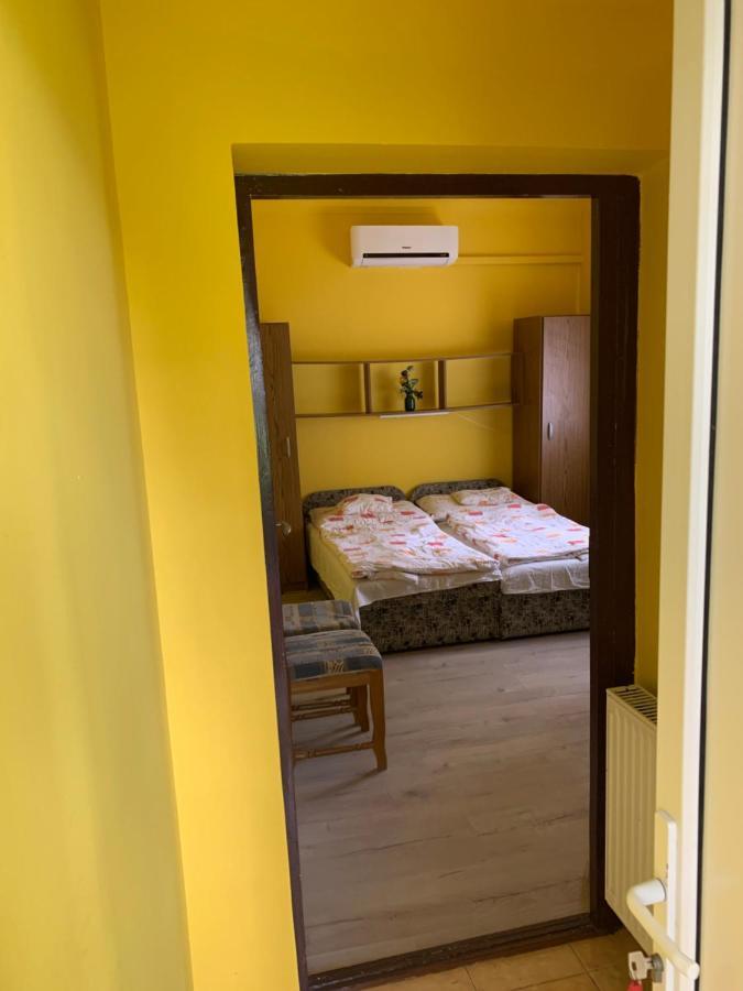 Zsuzsa Apartman Hajdúszoboszló Exteriör bild