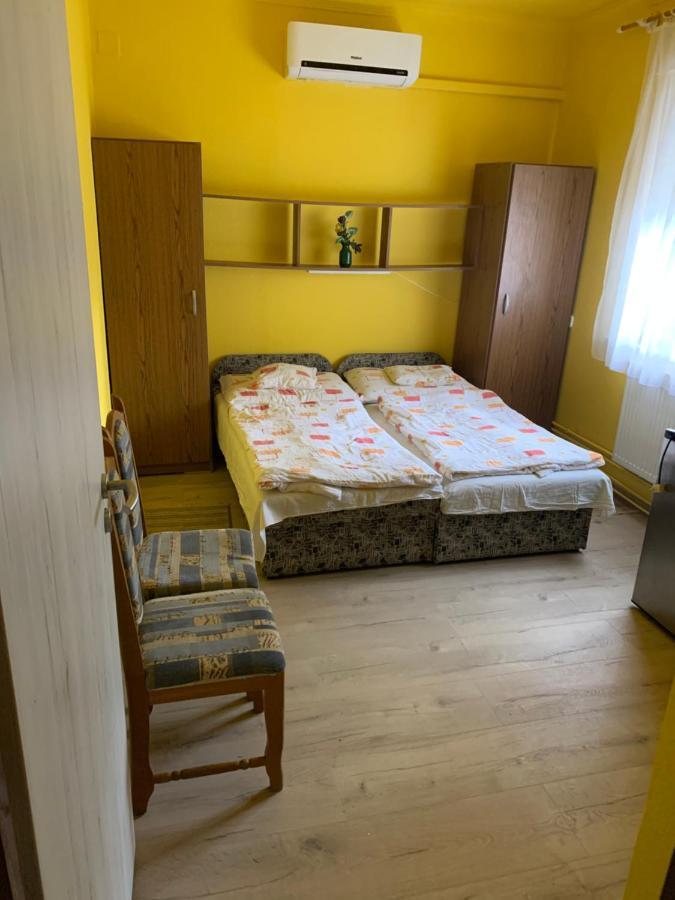 Zsuzsa Apartman Hajdúszoboszló Exteriör bild
