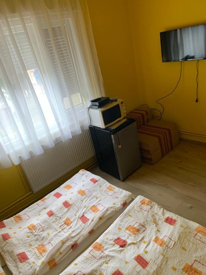 Zsuzsa Apartman Hajdúszoboszló Exteriör bild