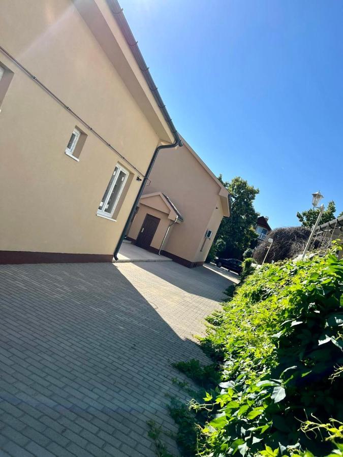 Zsuzsa Apartman Hajdúszoboszló Exteriör bild