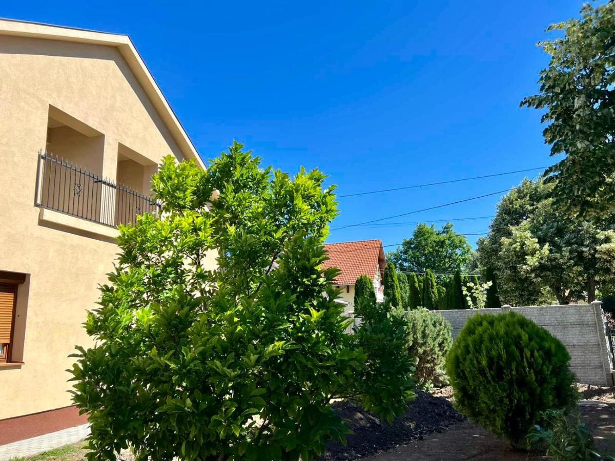 Zsuzsa Apartman Hajdúszoboszló Exteriör bild