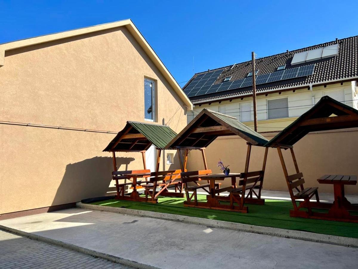 Zsuzsa Apartman Hajdúszoboszló Exteriör bild